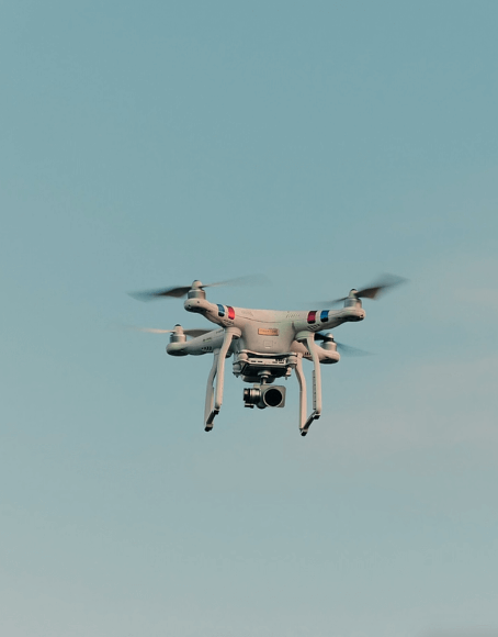 Een afbeelding van een drone met een camera voor een nieuwe website van een agency